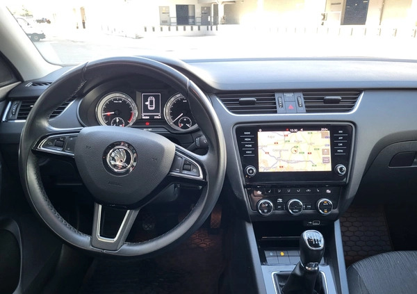 Skoda Octavia cena 60900 przebieg: 182264, rok produkcji 2019 z Kielce małe 277